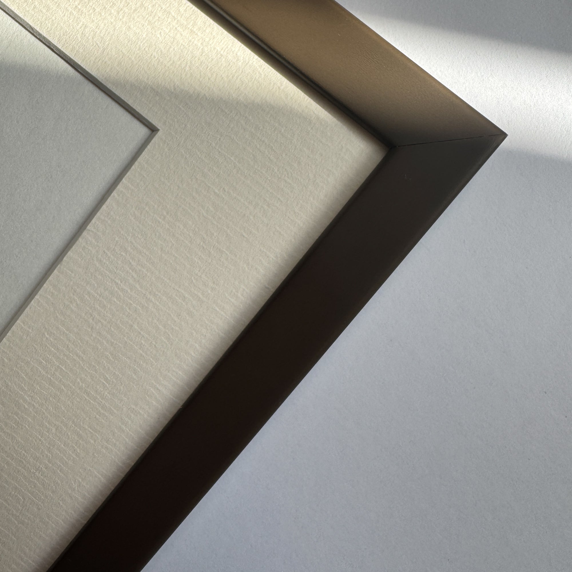 Brun mat træramme - Smal (15 mm) - Specialmål