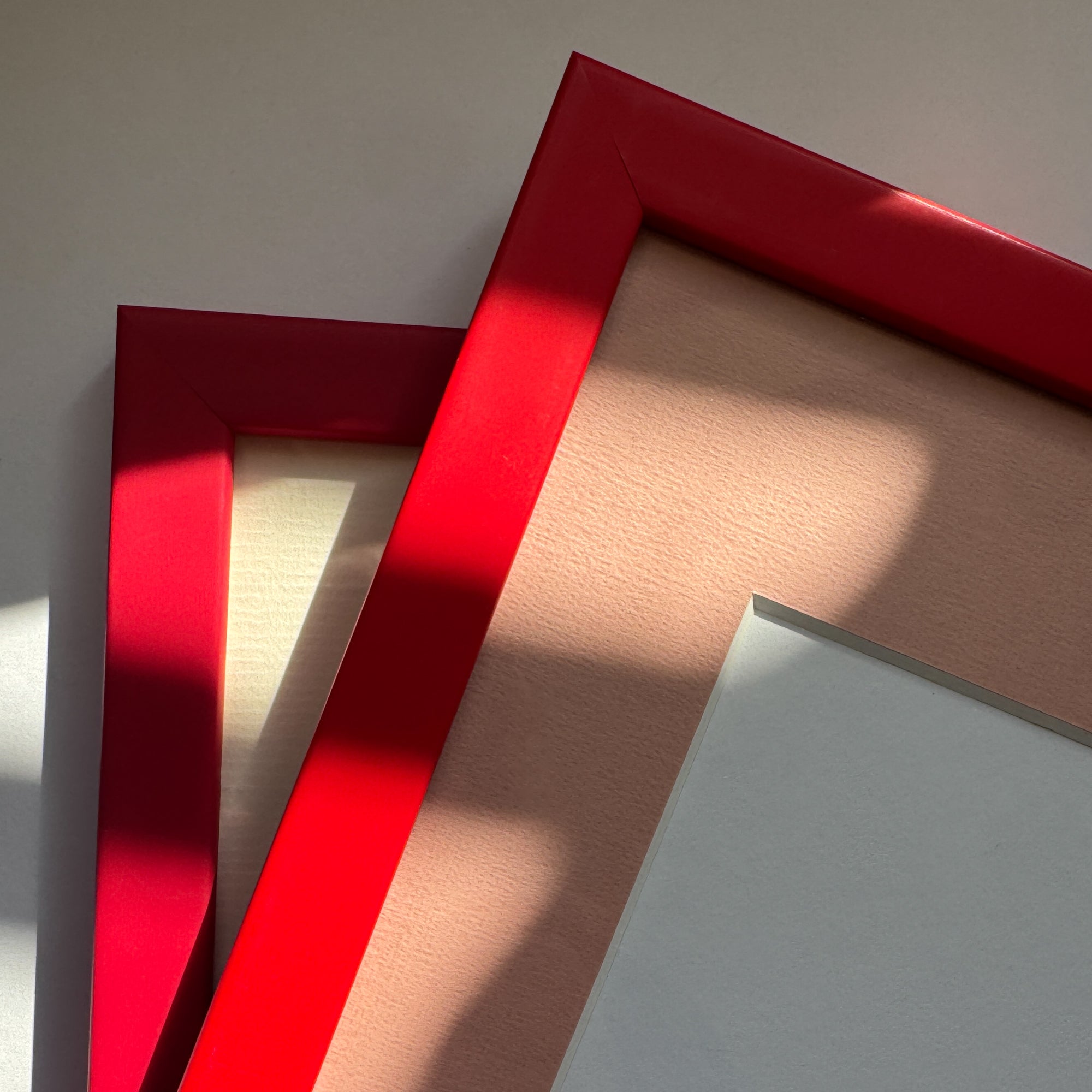 Rød mat træramme – Smal (15 mm) – A2 (42x59,4 cm)