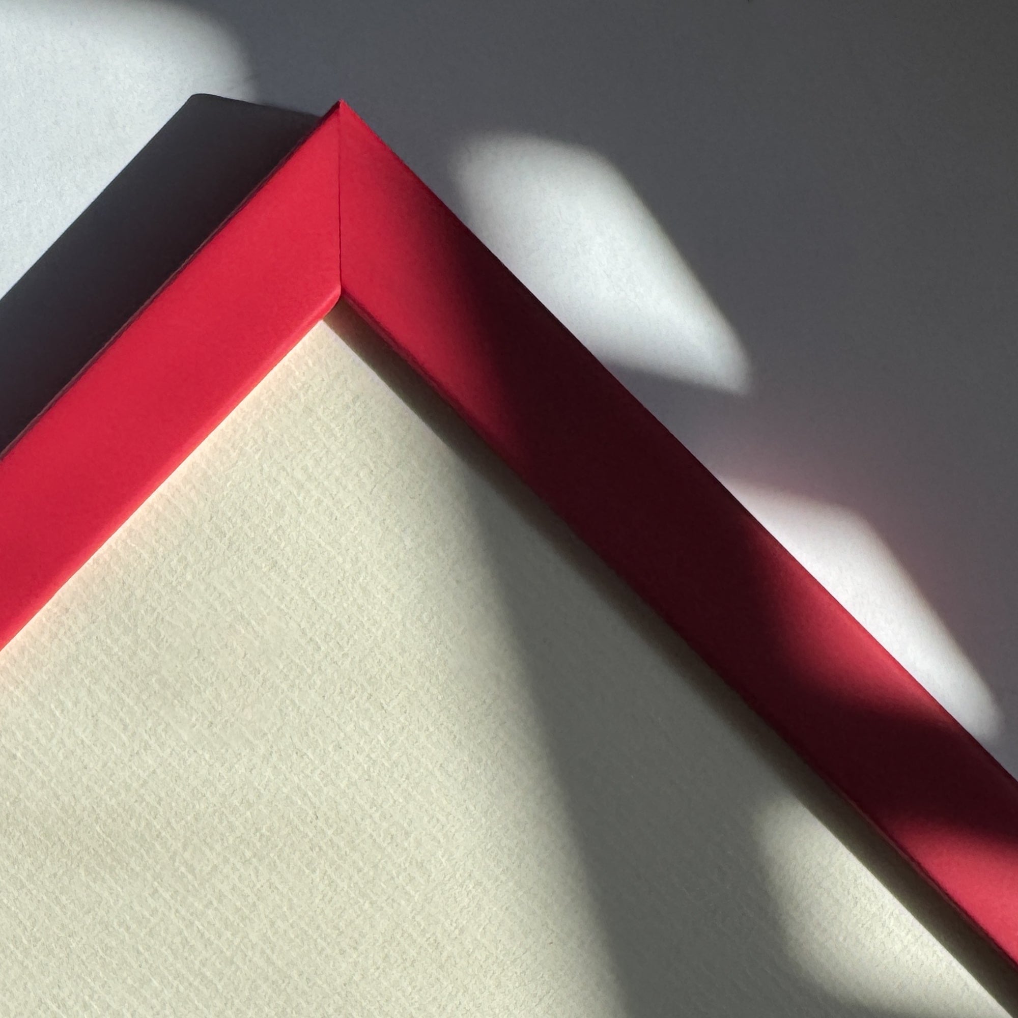 Mørk rød mat træramme – Smal (15 mm) – A3 (30x42 cm)