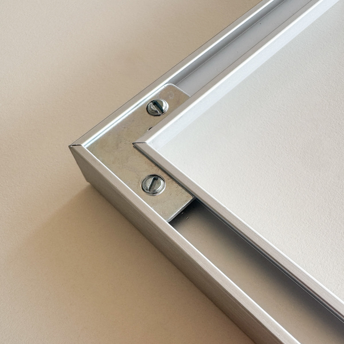 Mat sølv premium aluramme - Smal (6 mm) - A0 (84,1x118,9 cm)