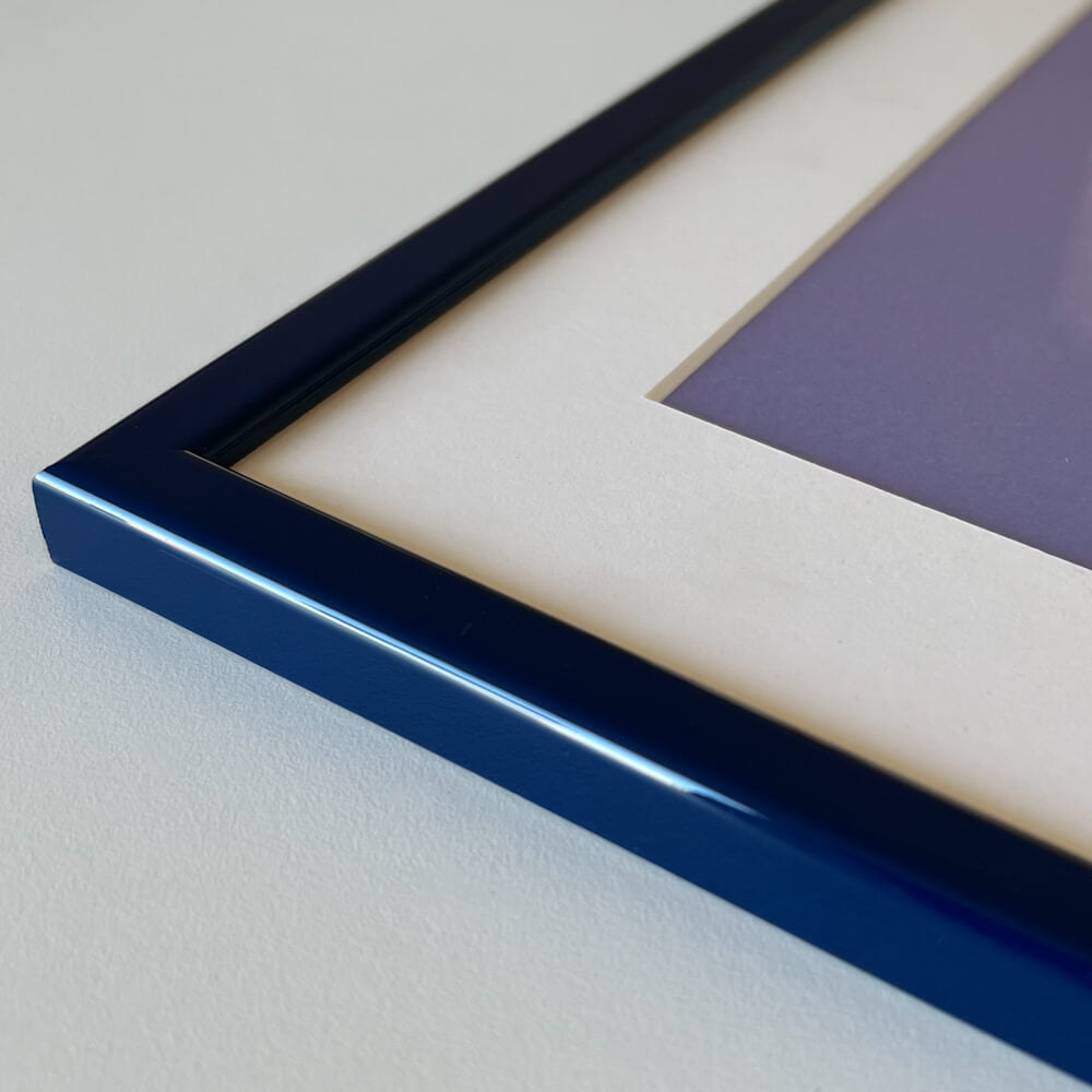 Mørk blå blank træramme – Smal (14 mm) – 40x50 cm