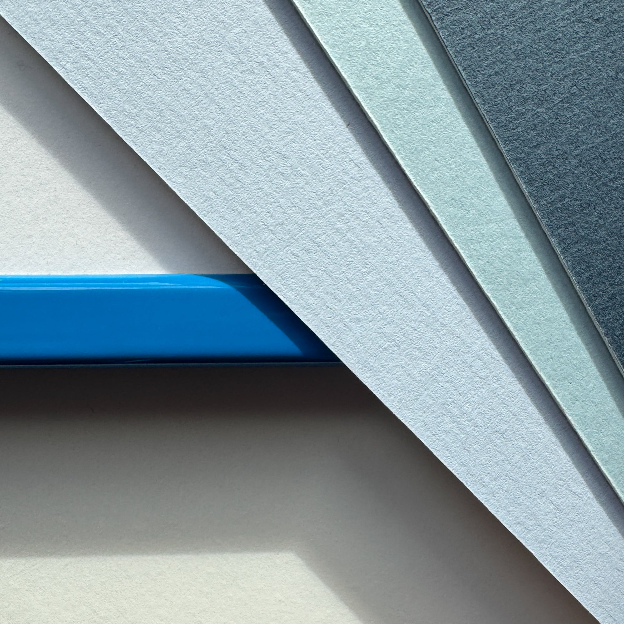 Blå blank træramme - Smal (13 mm) - A3 (30x42 cm)