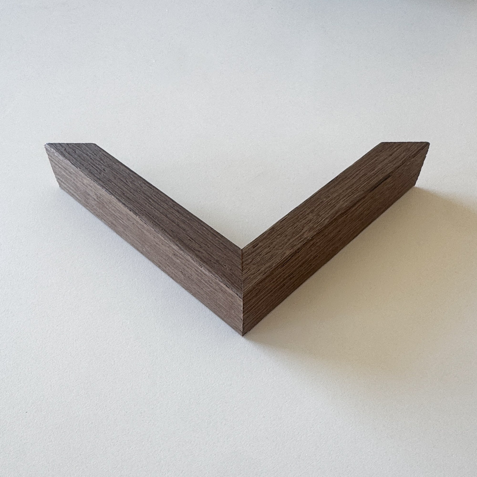 Hjørneprøve: Røget eg træramme - Bred (20x30 mm)