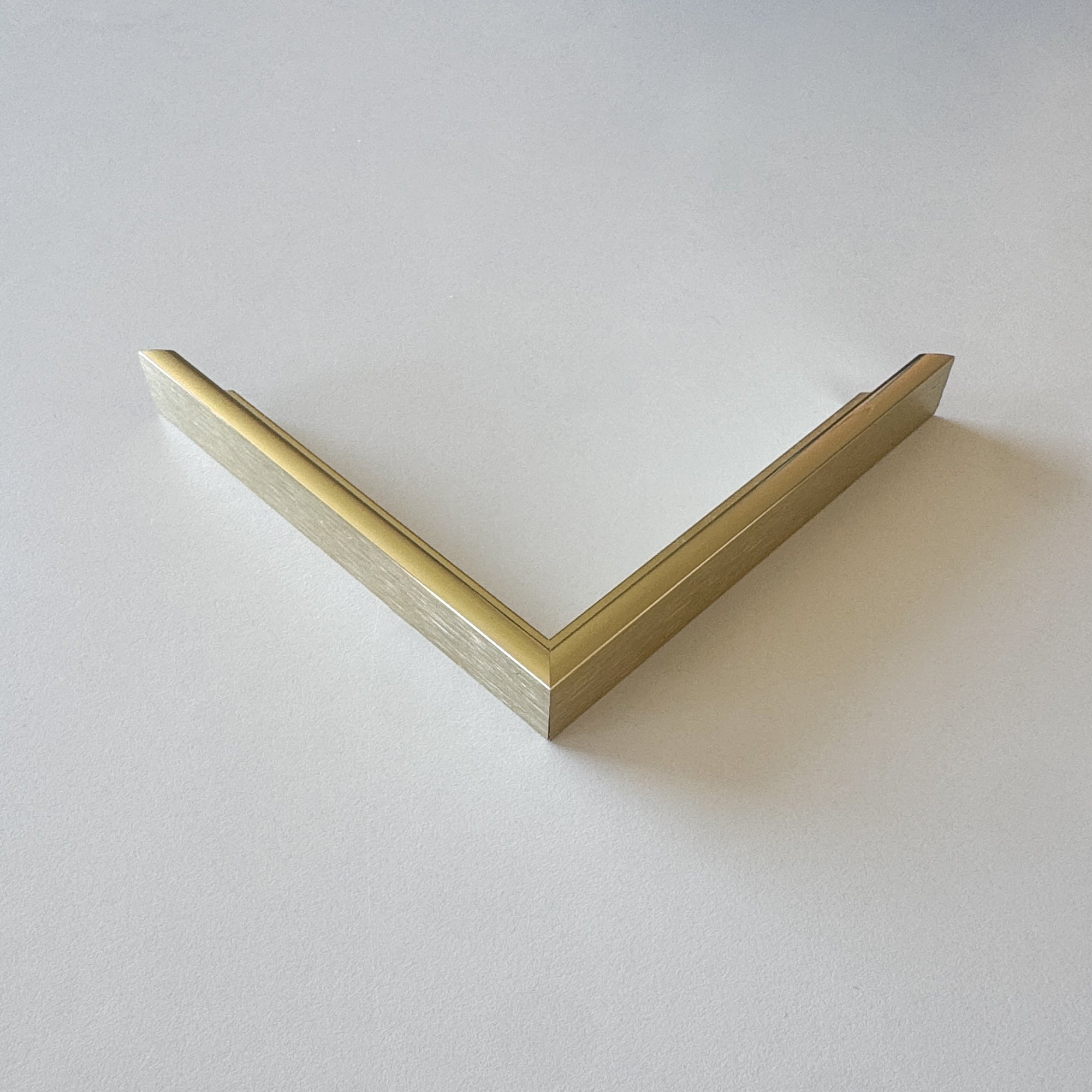 Hjørneprøve: Guld premium aluramme - Smal (6 mm)