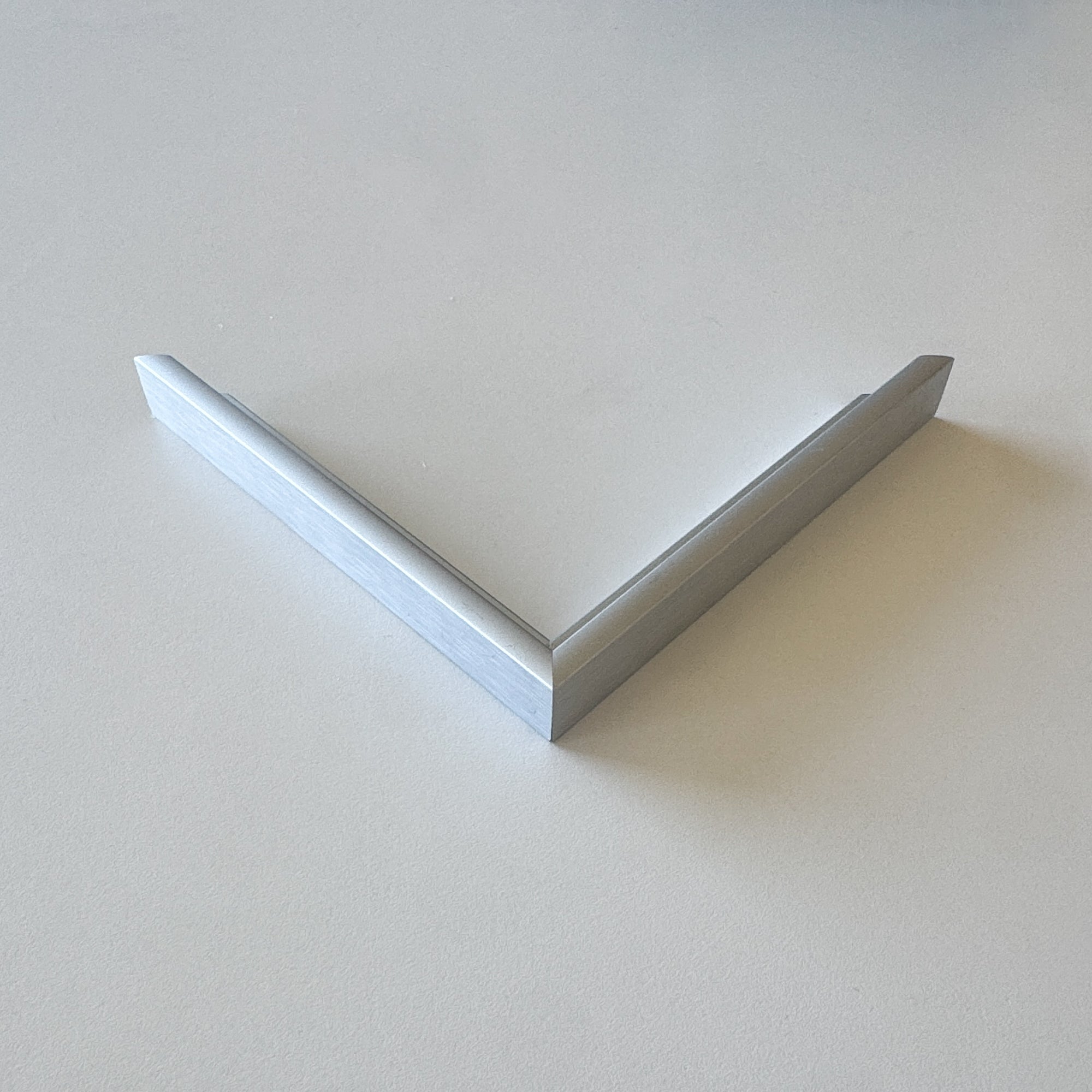 Hjørneprøve: Sølv mat premium aluramme - Smal (6 mm)