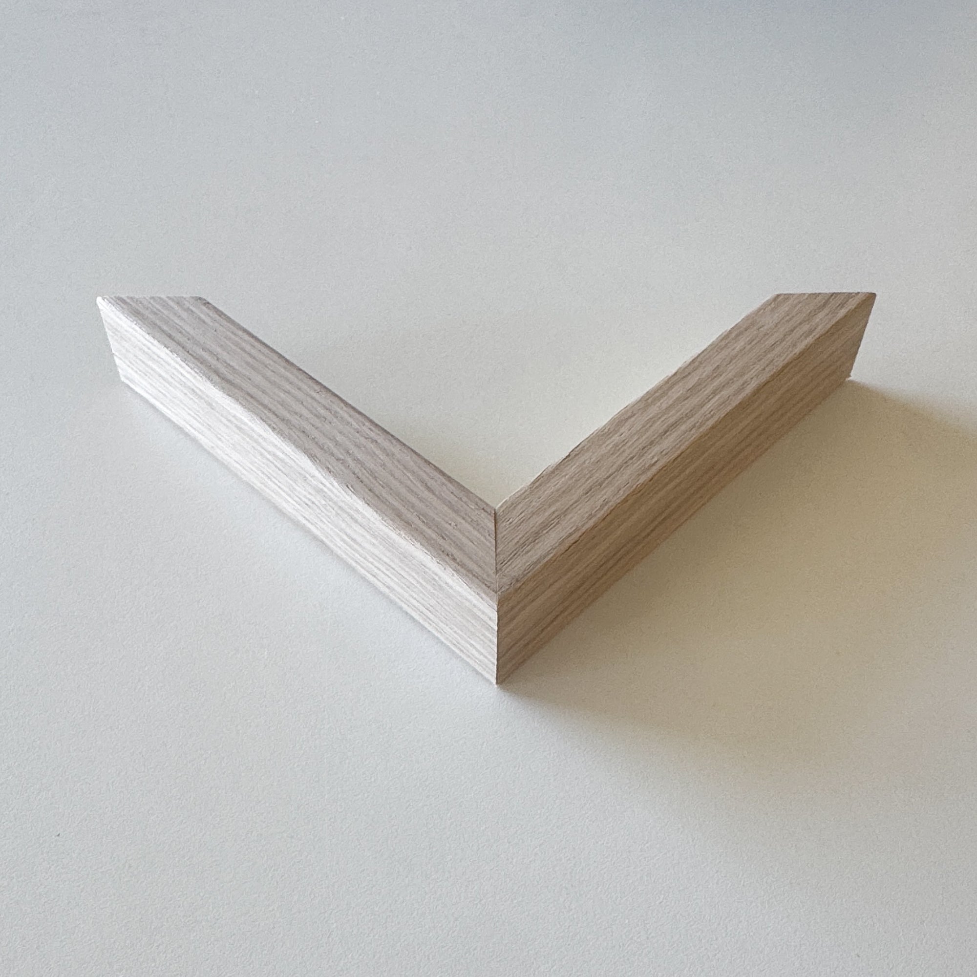 Hjørneprøve: Lys eg træramme - Bred (20x30 mm)