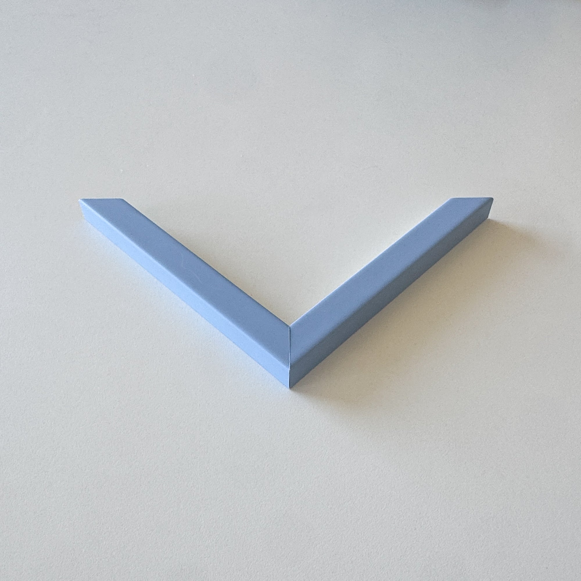 Hjørneprøve: Lys blå mat træramme - Smal (15x13 mm)