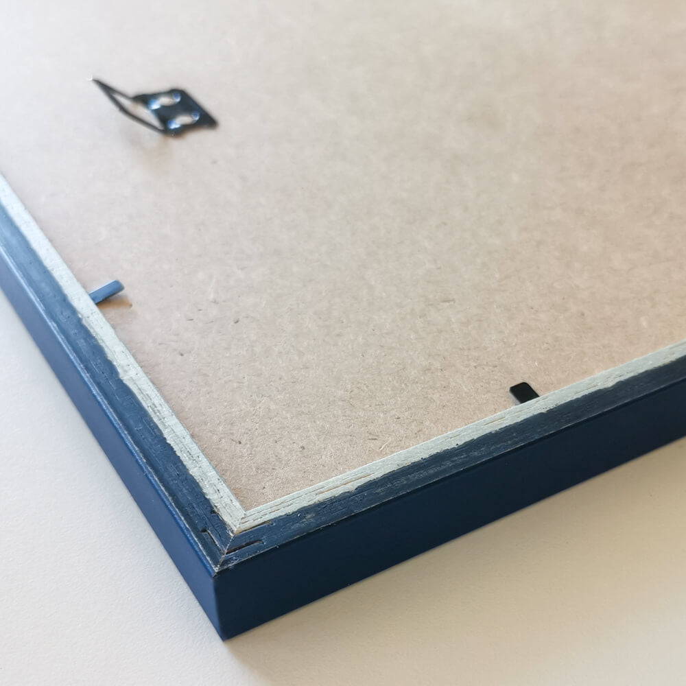 Mørk blå mat træramme – Smal (15 mm) – A2 (42x59,4 cm)