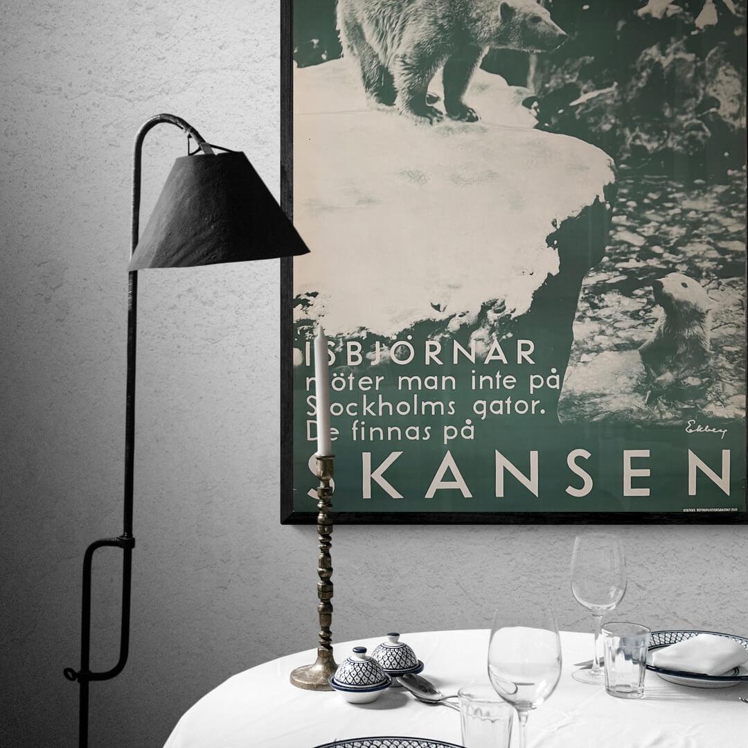 Isbjörnar möter man inte på Stockholms gator. De findes på Skansen - plakat i rum