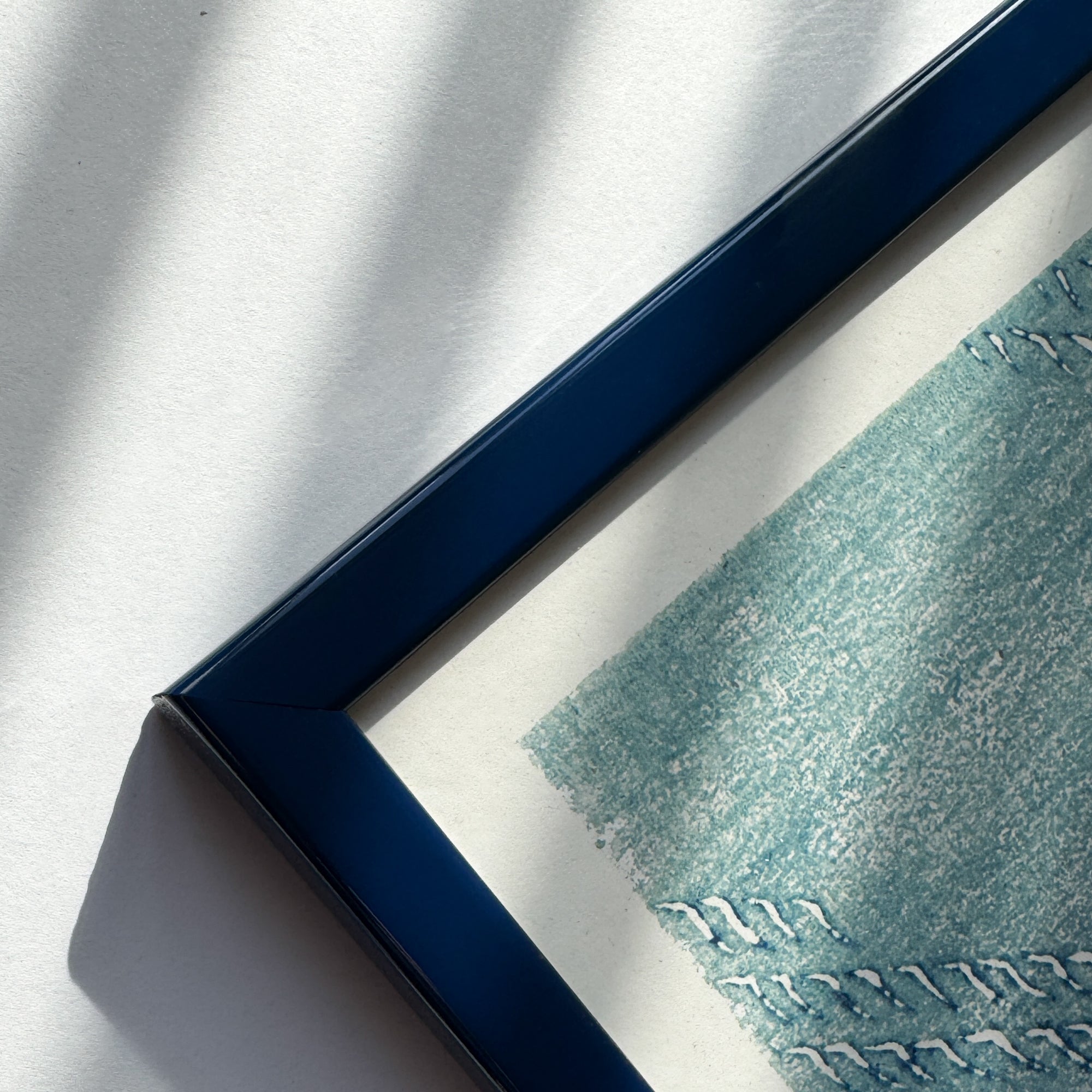 Mørk blå blank træramme - Smal (13 mm) - A3 (30x42 cm)