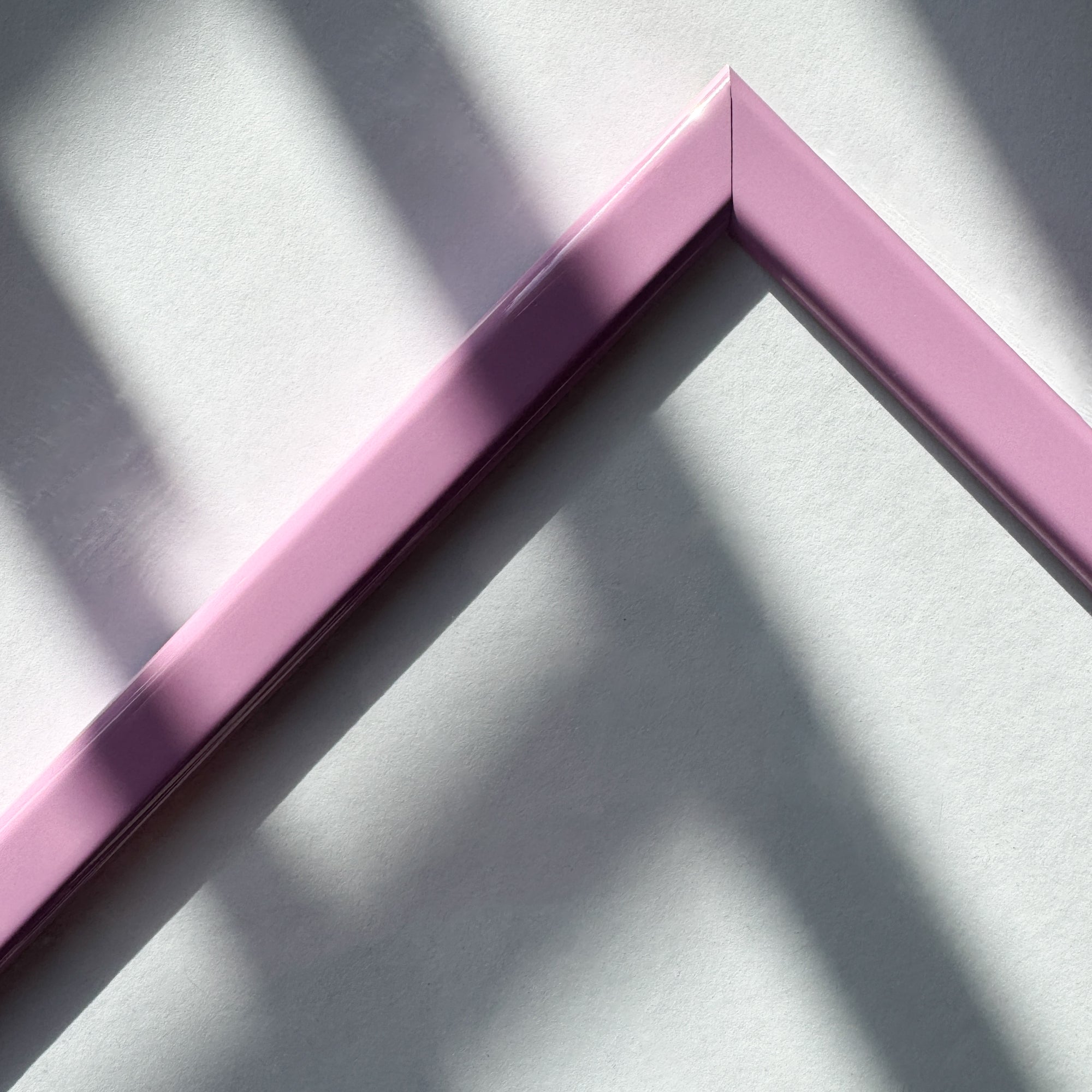 Lyserød blank træramme - Smal (13 mm) - A3 (30x42 cm)