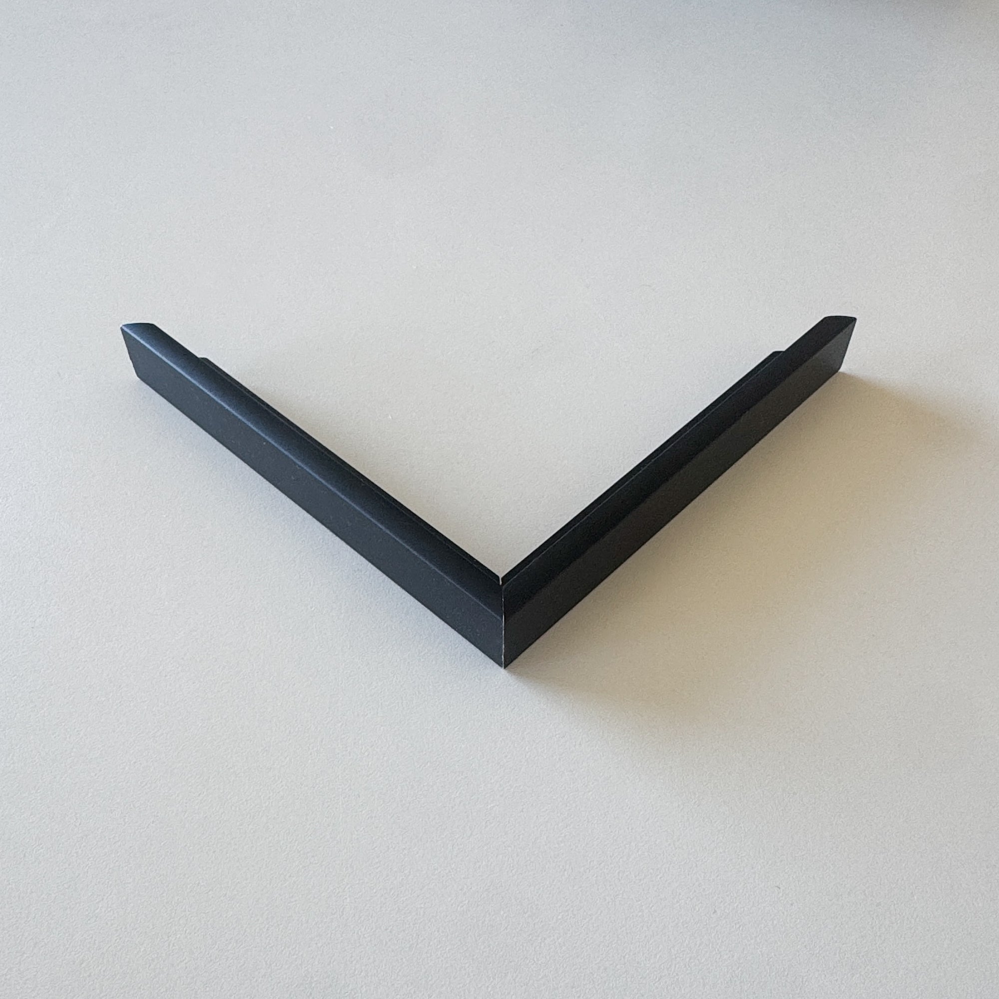 Hjørneprøve: Sort premium aluramme - Smal (6 mm)