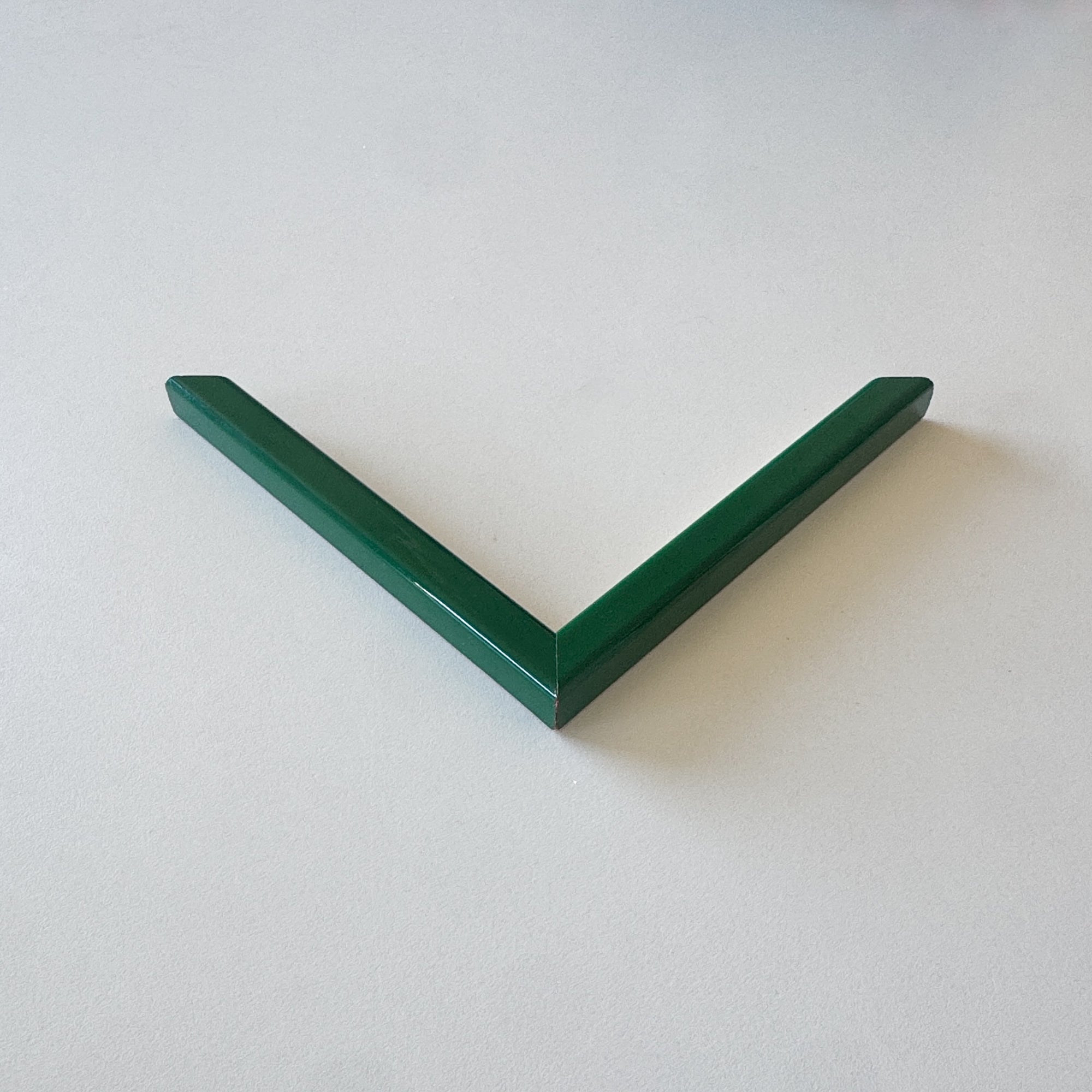 Hjørneprøve: Grøn blank træramme - Smal (13x13 mm)