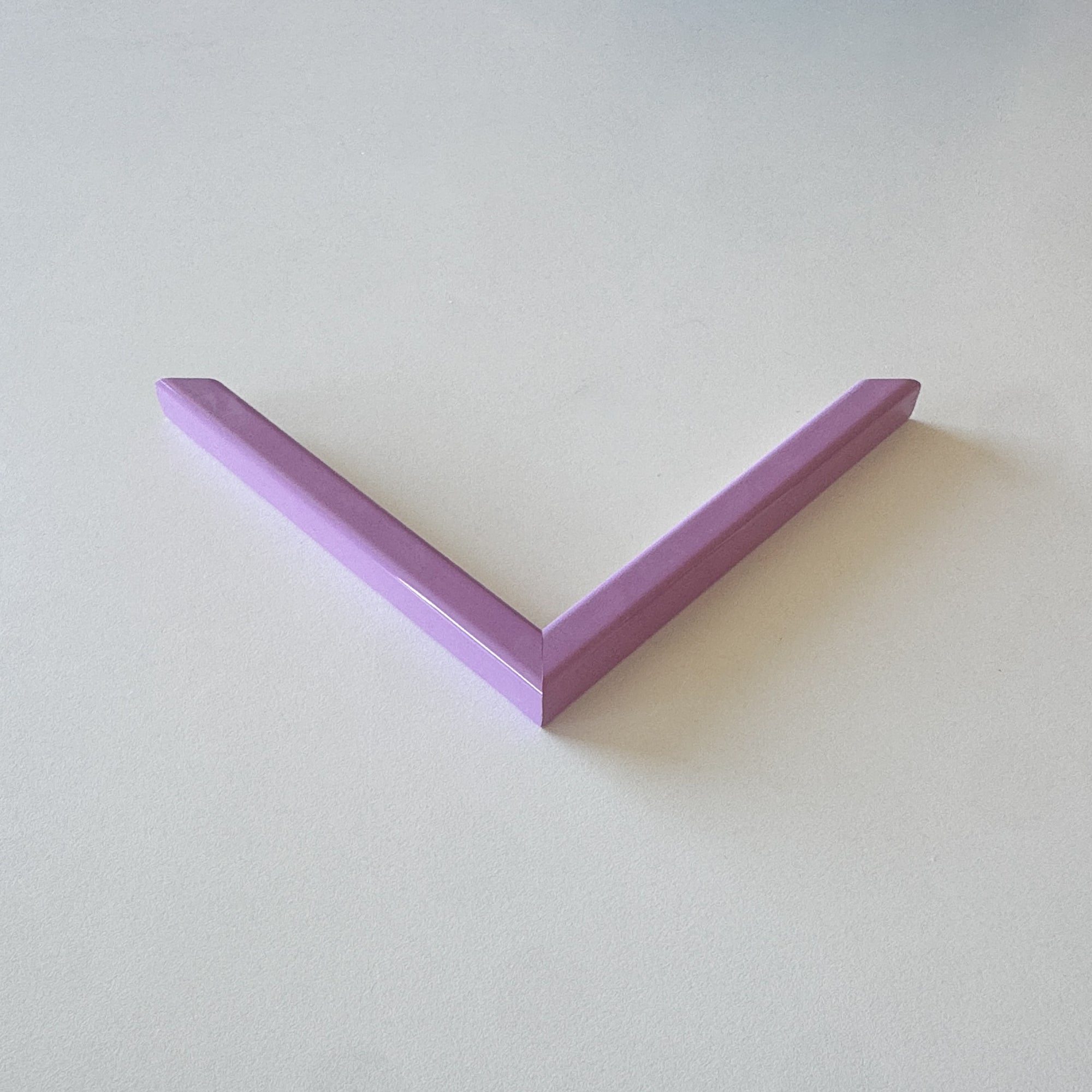 Hjørneprøve: Lyserød blank træramme - Smal (13x13 mm)
