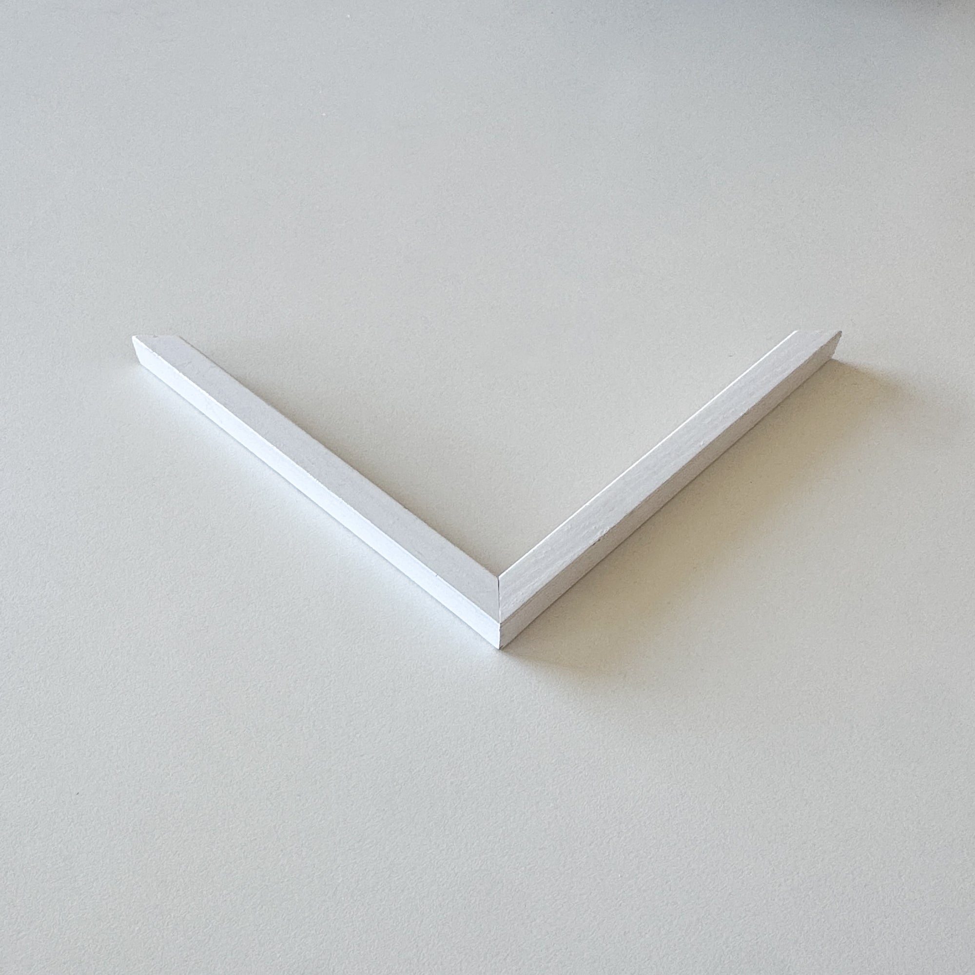 Hjørneprøve: Hvid træramme - Smal (10x10 mm)