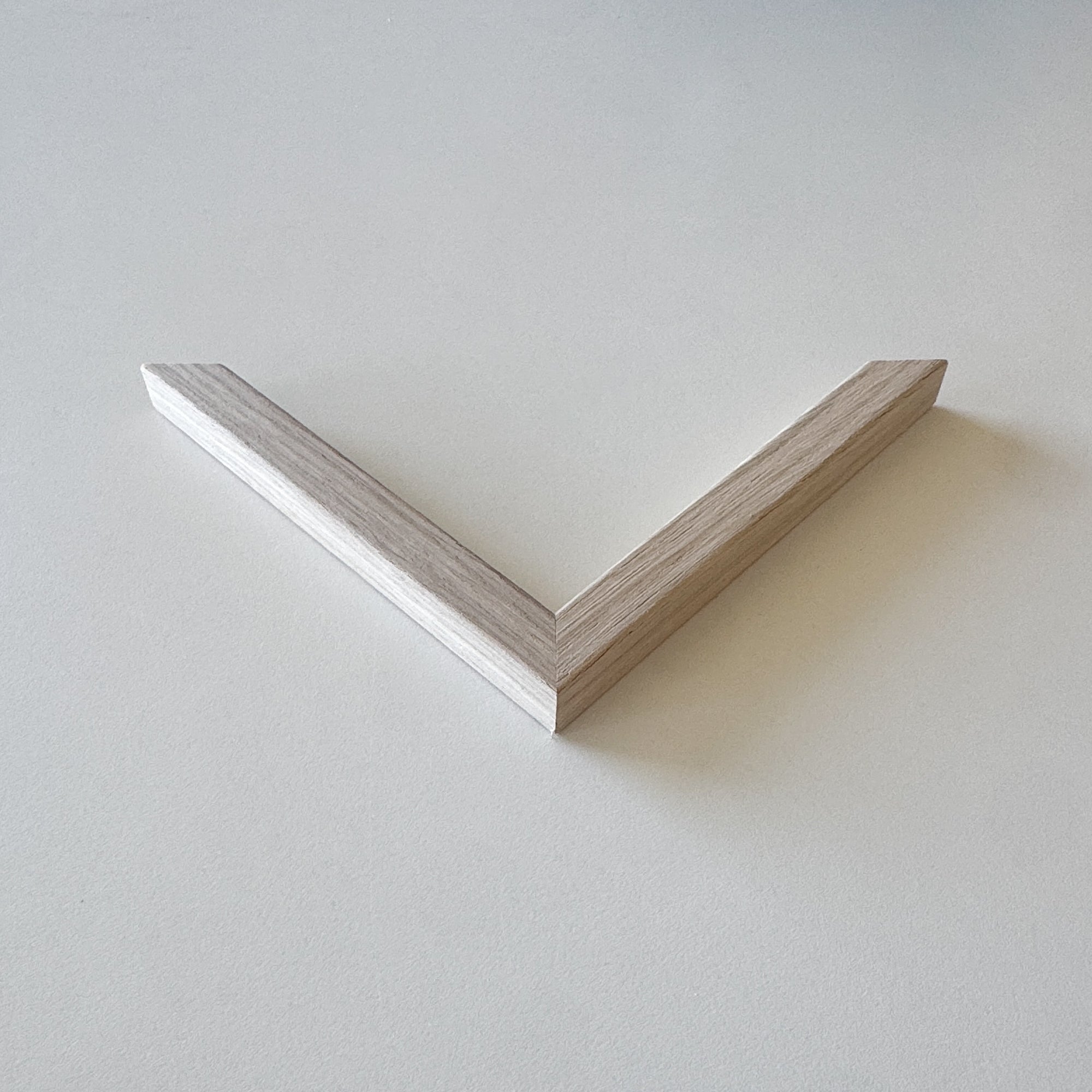 Hjørneprøve: Lys eg træramme - Smal (15x15 mm)