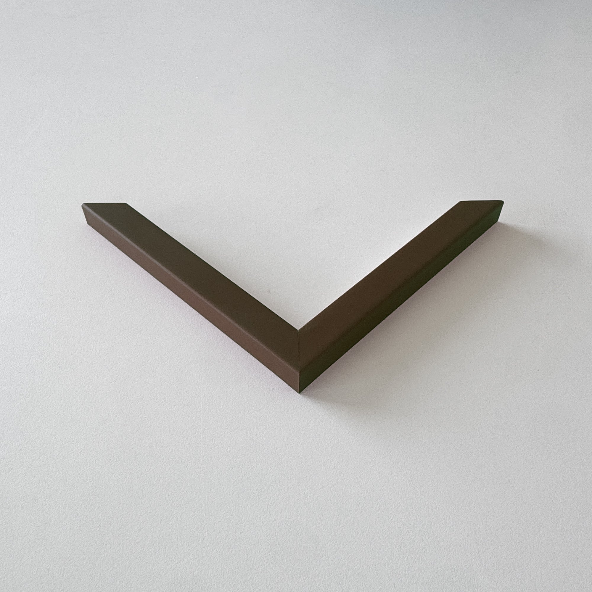 Hjørneprøve: Brun mat træramme - Smal (15x13 mm)