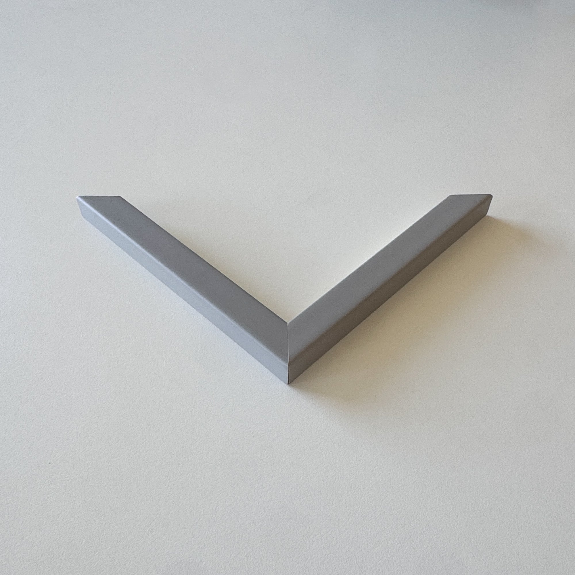 Hjørneprøve: Grå mat træramme - Smal (15x13 mm)