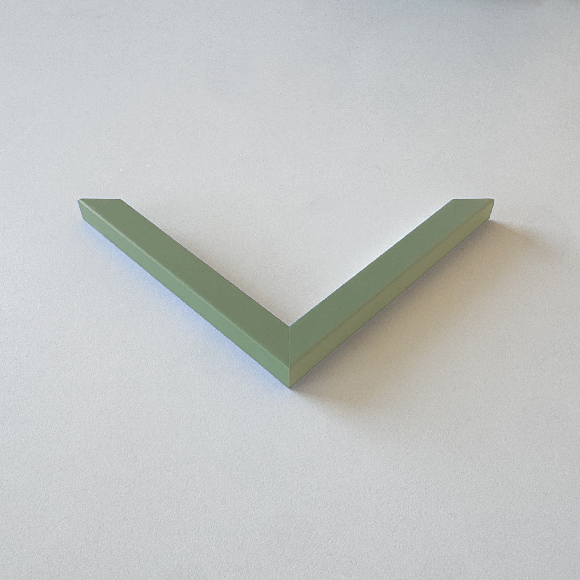 Hjørneprøve: Olivengrøn mat træramme - Smal (15x13 mm)