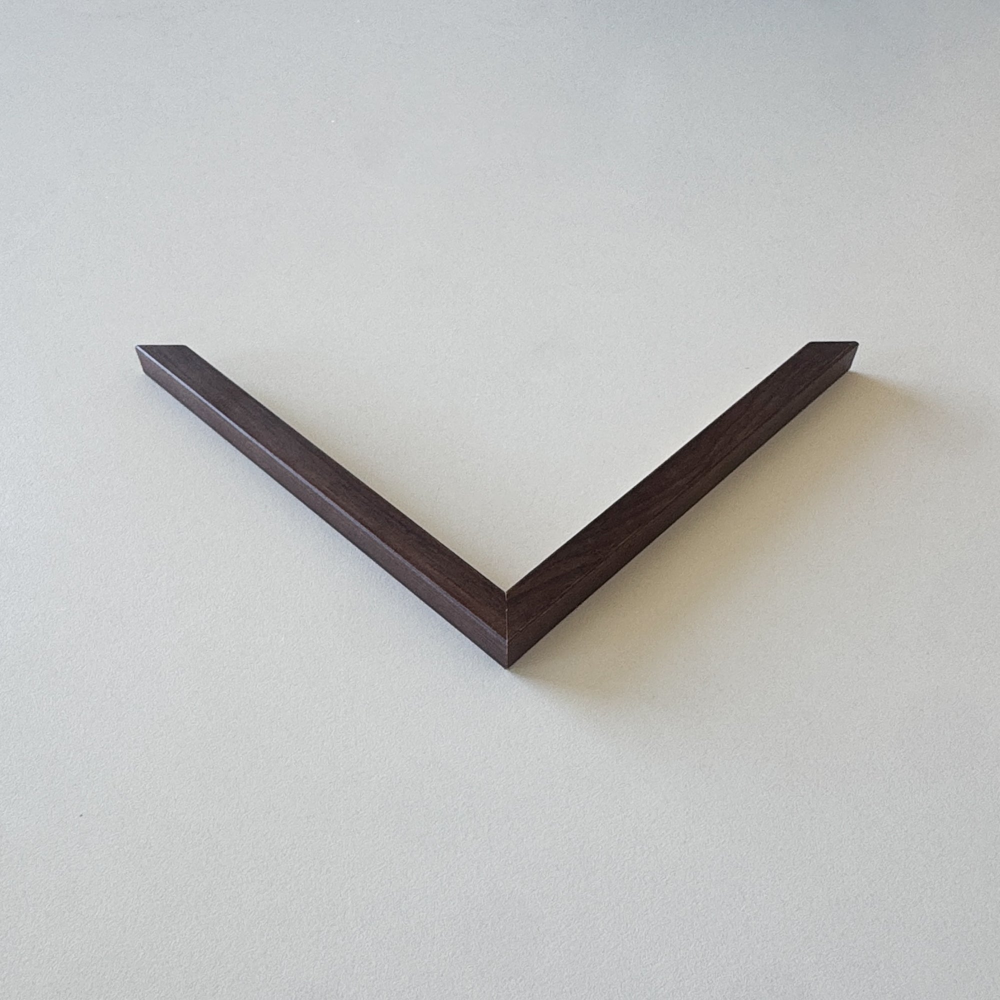 Hjørneprøve: Mørk træramme - Smal (10x10 mm)