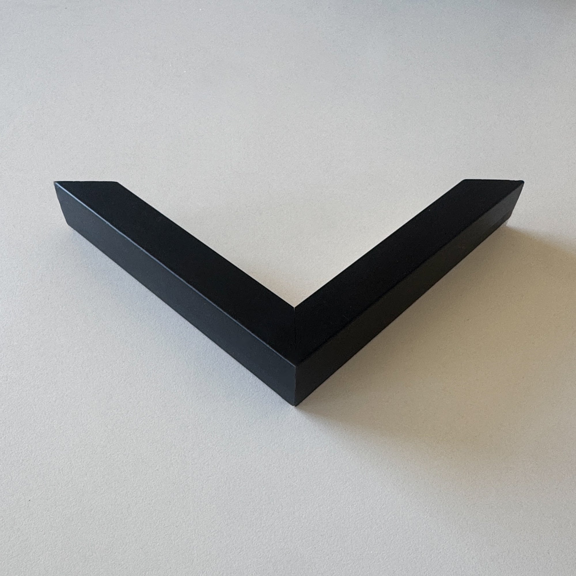Hjørneprøve: Sort træramme - Bred (20x20 mm)