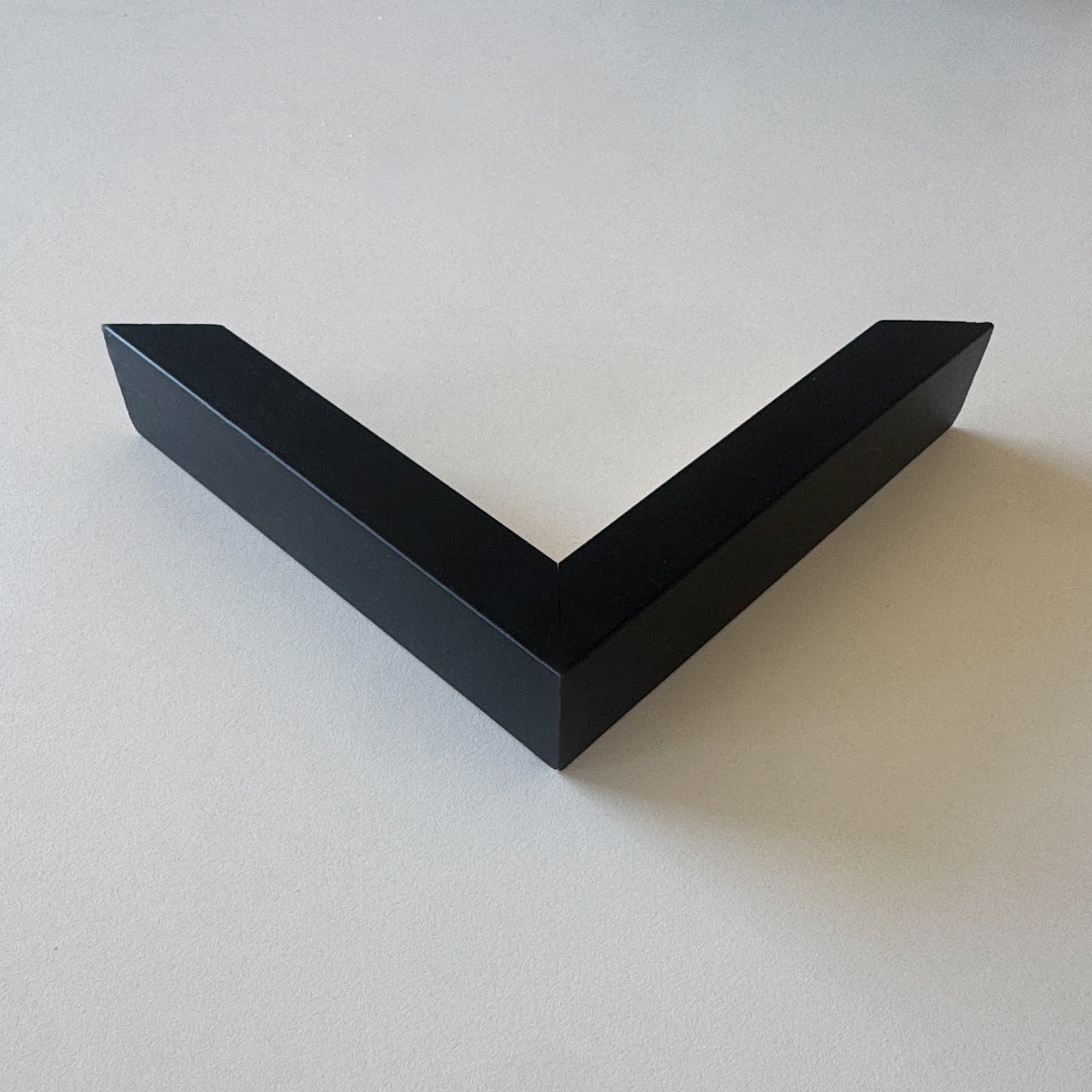 Hjørneprøve: Sort træramme - Bred (20x30 mm)